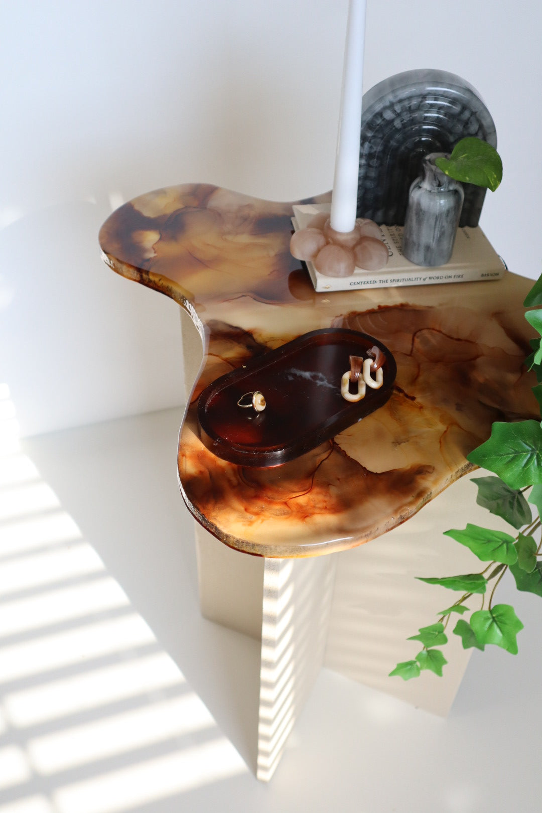 “cali” side table